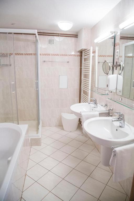 Wellness Hotel Orlik Kozarovice Exterior foto