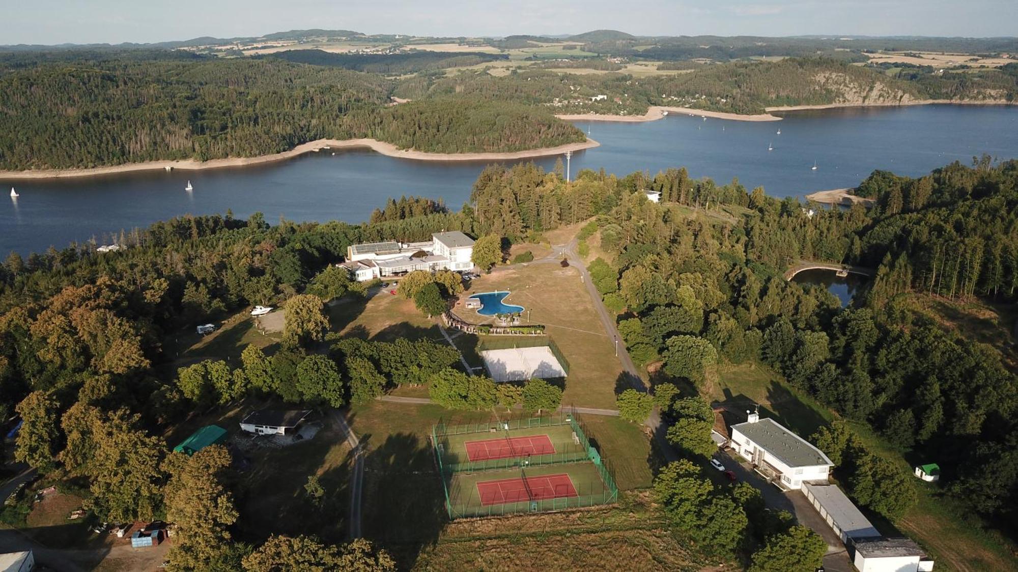 Wellness Hotel Orlik Kozarovice Exterior foto